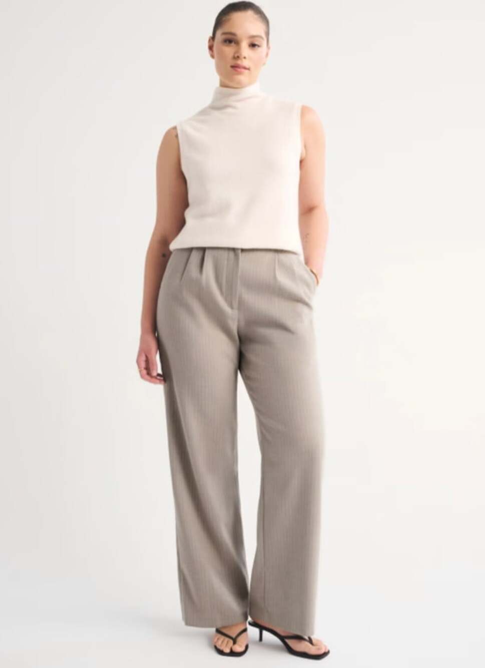Abercrombie A&F Sloane Tailored Wide Leg Pant in Sand Pinstripe 29 LONG
